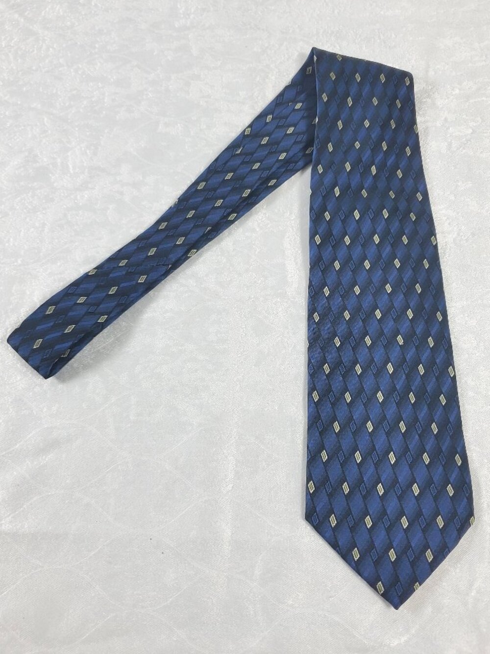 Croft & Barrow Men’s Silk Tie Navy Blue Geometric Diamond Necktie